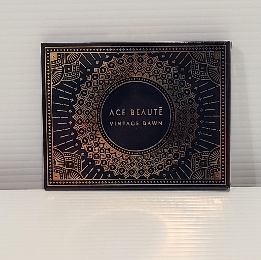 Ace Beaute Vintage Dawn Eyeshadow Palette